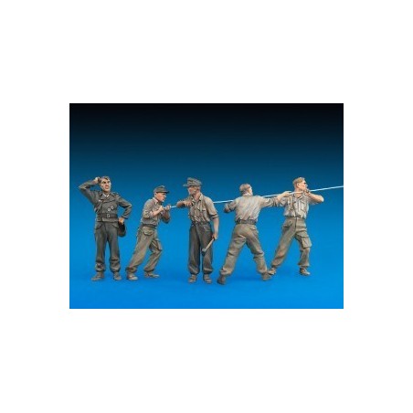 MINIART 35010 GERMAN TANK CREW AT WORK