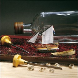 AMATI 1350 Yate holandés - Barco en botella 1: 300