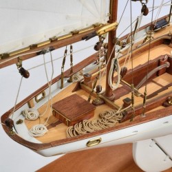 Yate de regata Dorade 1:20 (scafo ABS)