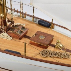 Yate de regata Dorade 1:20 (scafo ABS)