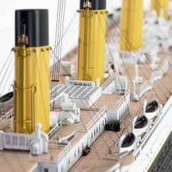 AMATI 1606 Titanic 1:250