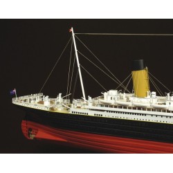 AMATI 1606 Titanic 1:250