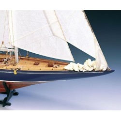 Endeavour madera con herramientas 1:80