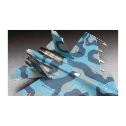 Kit 1/72 Su-33 Flanker D -E35